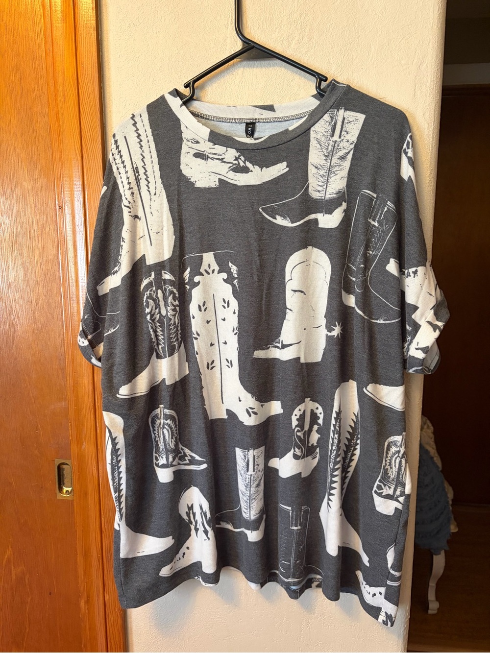 Relaxed Fit Women’s Grey Boot Print Tee